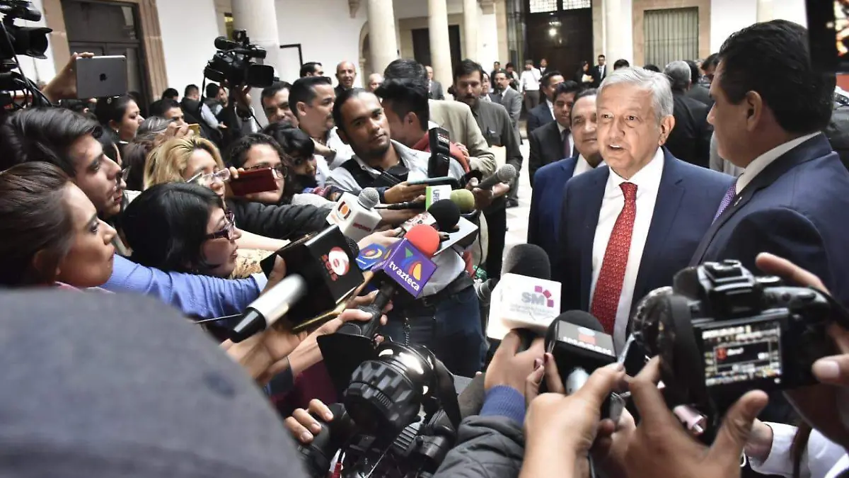 AMLO IMSS MORELIA (CHR) (3)